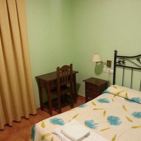 Hostal Las Tres Jotas Hotel Alcaracejos Bilik gambar