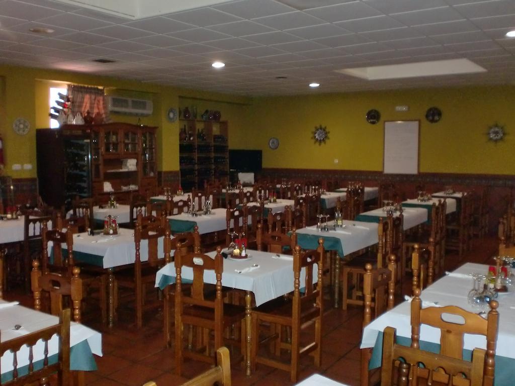 Hostal Las Tres Jotas Hotel Alcaracejos Luaran gambar