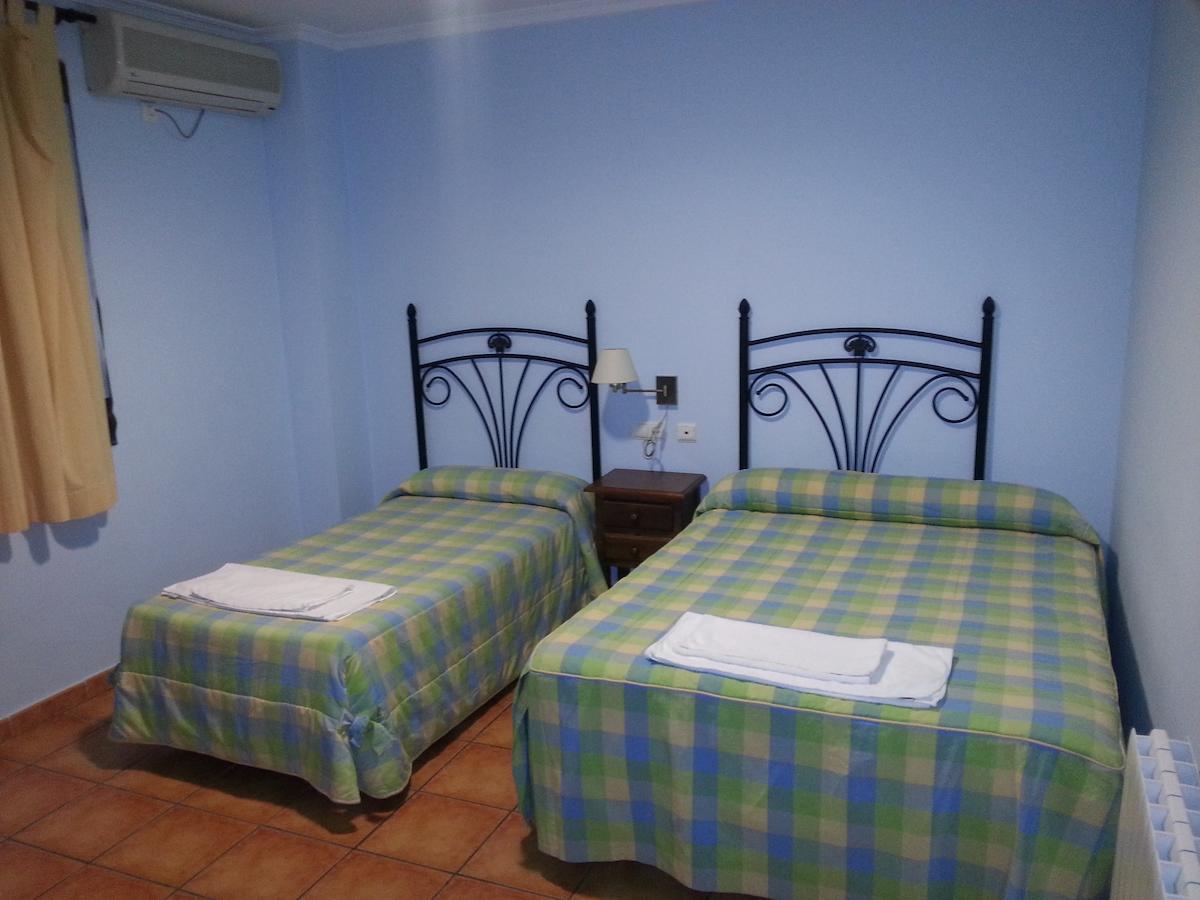 Hostal Las Tres Jotas Hotel Alcaracejos Bilik gambar